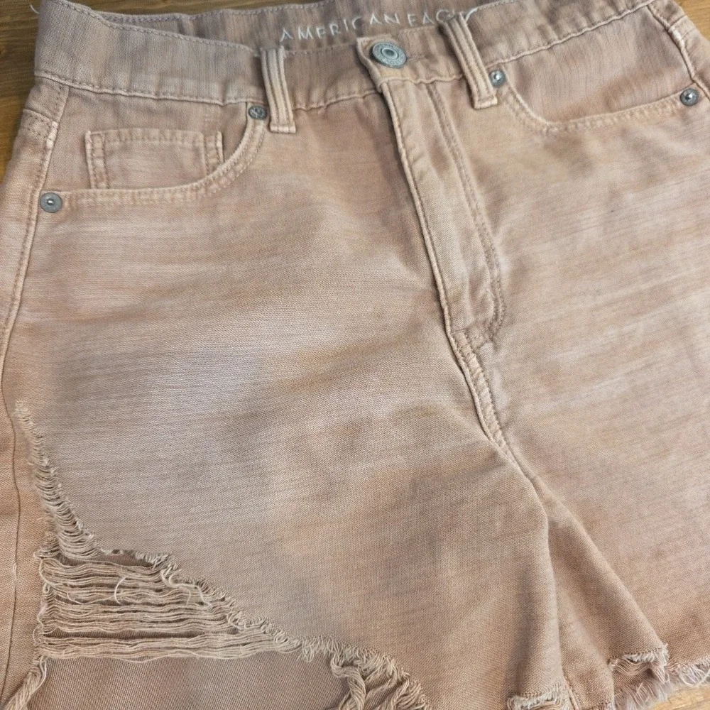 American Eagle Highest Rise Mom Distressed Brown Shorts Size 4‎